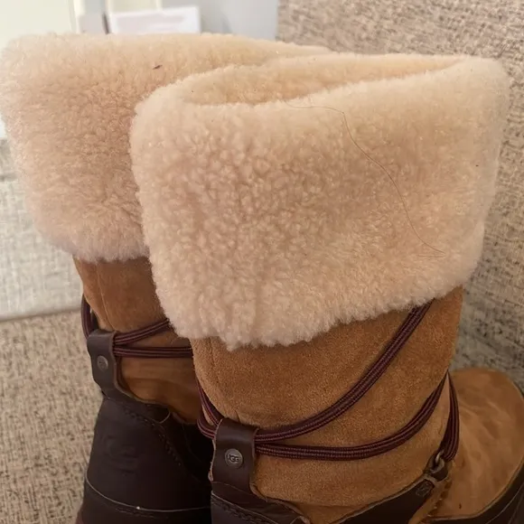 UGG Women's Orrellen Winter Boots Size 9
