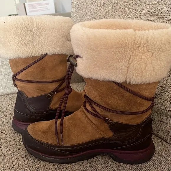 UGG Women's Orrellen Winter Boots Size 9