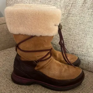 UGG Women's Orrellen Winter Boots Size 9
