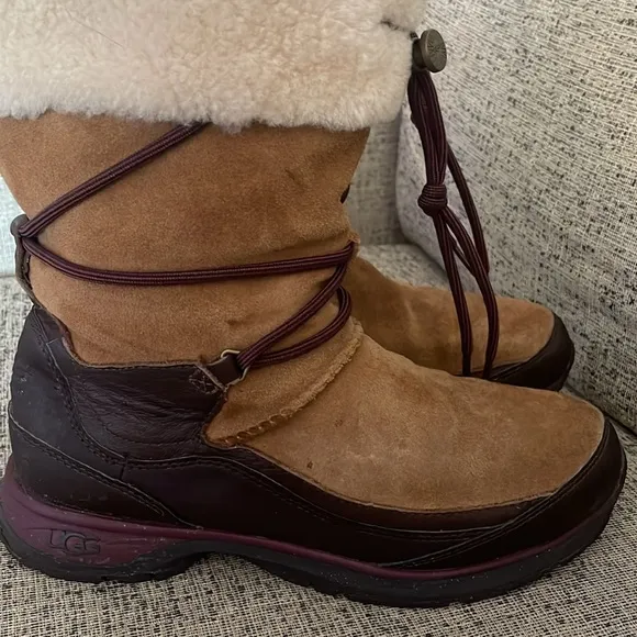 UGG Women's Orrellen Winter Boots Size 9