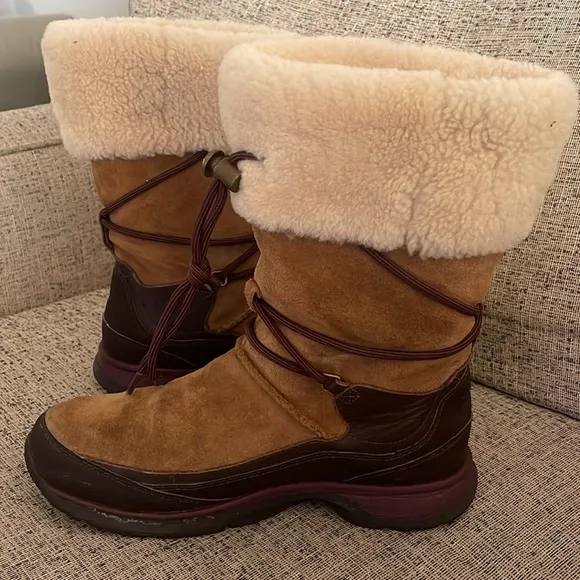 UGG Women's Orrellen Winter Boots Size 9