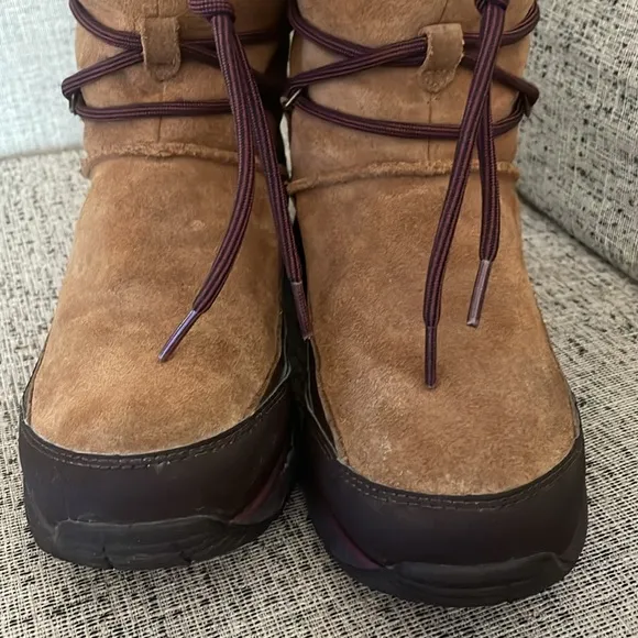 UGG Women's Orrellen Winter Boots Size 9