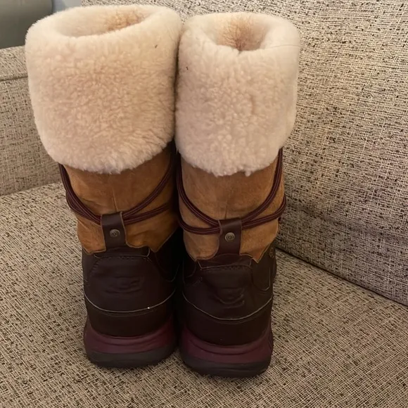 UGG Women's Orrellen Winter Boots Size 9