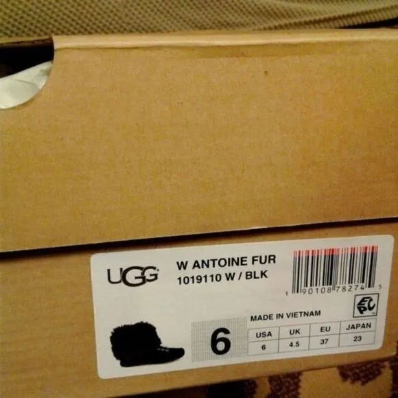 UGG Women's size 6M Ankle Boot