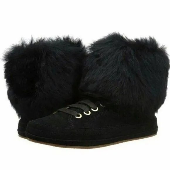 UGG Women's size 6M Ankle Boot