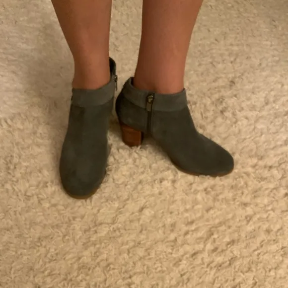 UGG WOMENS SUEDE ANKEI BOOTS