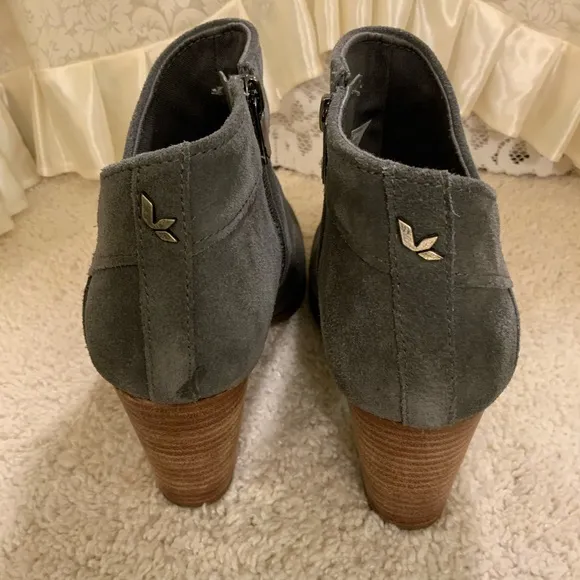 UGG WOMENS SUEDE ANKEI BOOTS