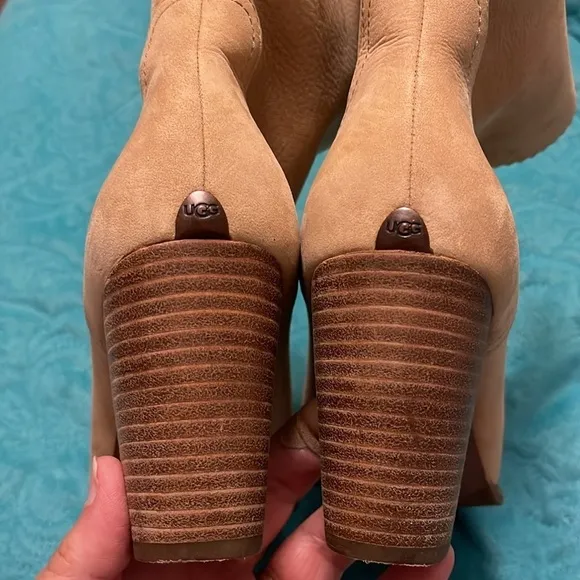 UGG Women’s Tan Thames Leather suede Boots w/Fold-Over Cuff Size 7 with S/N tag.