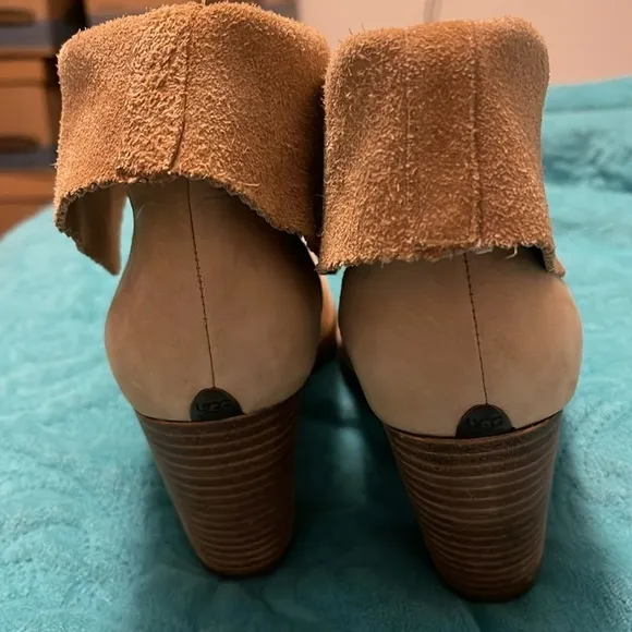 UGG Women’s Tan Thames Leather suede Boots w/Fold-Over Cuff Size 7 with S/N tag.