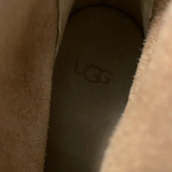 UGG Women’s Tan Thames Leather suede Boots w/Fold-Over Cuff Size 7 with S/N tag.