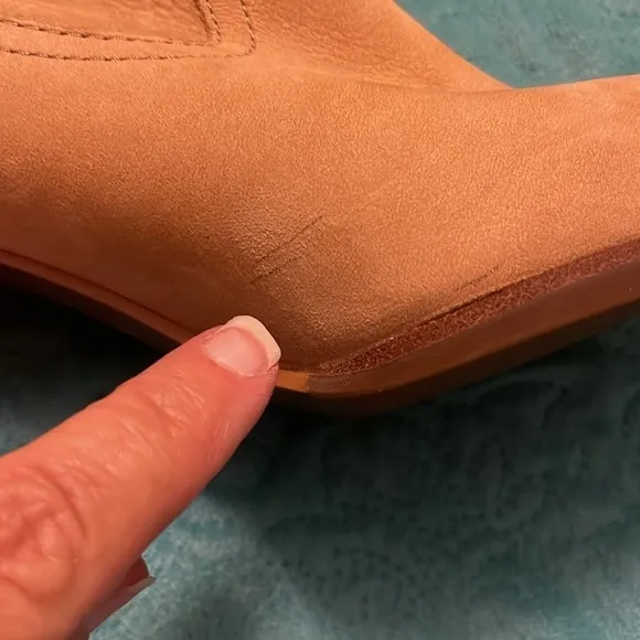 UGG Women’s Tan Thames Leather suede Boots w/Fold-Over Cuff Size 7 with S/N tag.