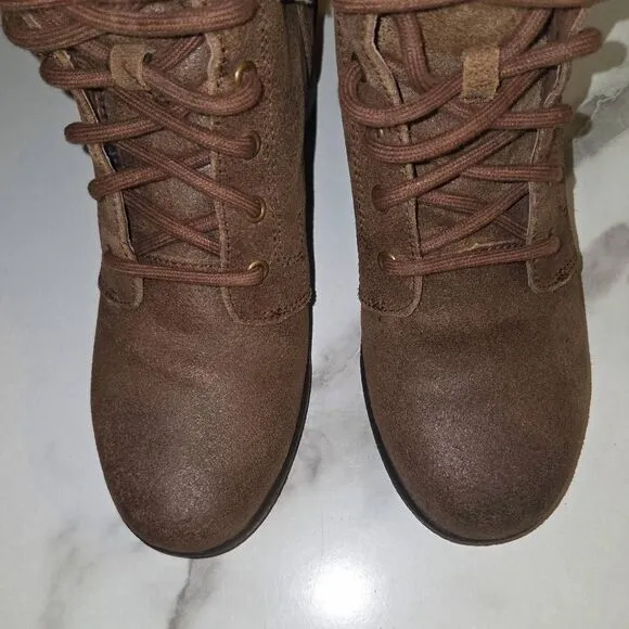 UGG Zea Waterproof Brown Leather Shearling Wedge Heel Lace-Up Womens Boots. Size