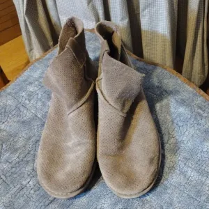Ugg suede ankle boot