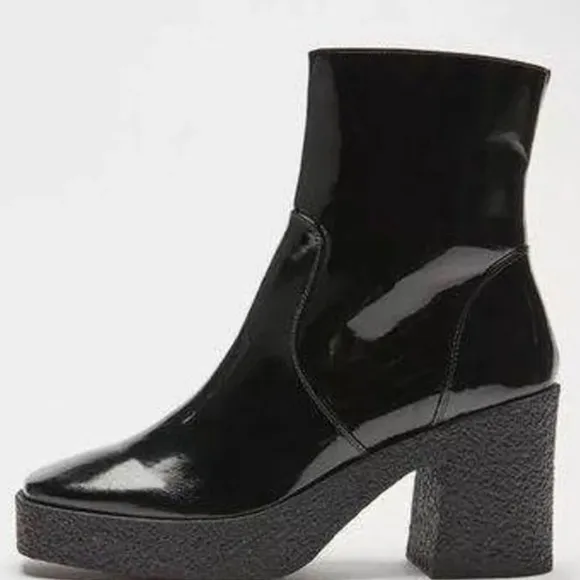 UO urban outfitters Patent Leather Chunky Heeled Aria Boots new without box goth