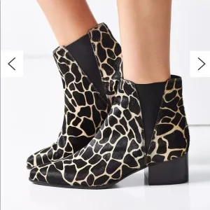 Urban Outfitters Giraffe Print Pony Hair Pola Chelsea Boot SIZE 38