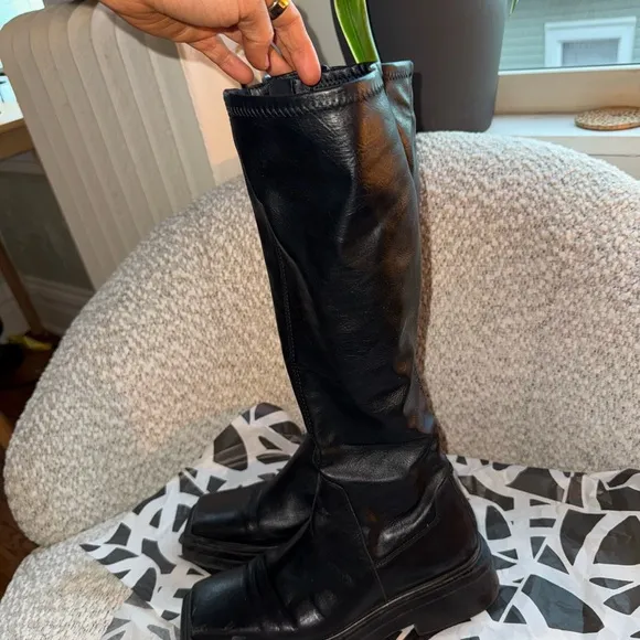 Vagabond Black Heeled Boots with Chunky Sole