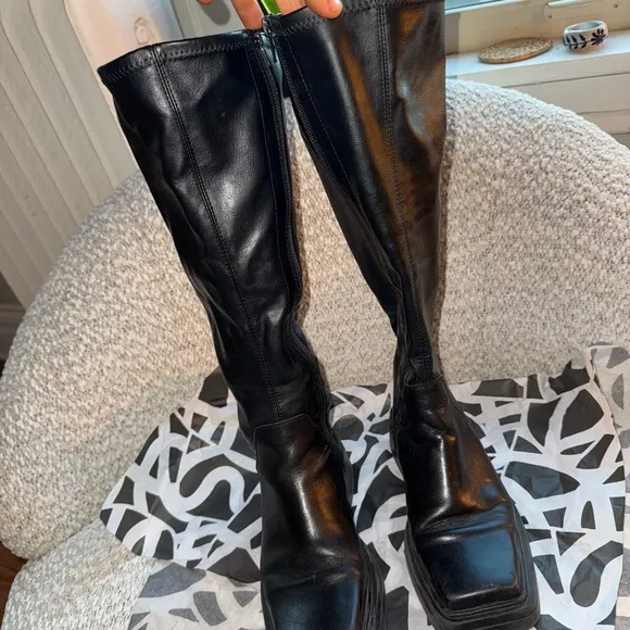 Vagabond Black Heeled Boots with Chunky Sole