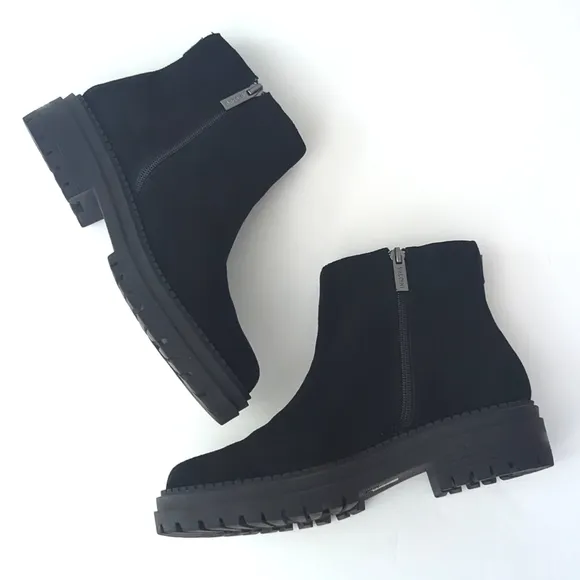 Valdini Lug Sole Suede Waterproof Black Boots  Canada Kayla size 8 LIKE NEW
