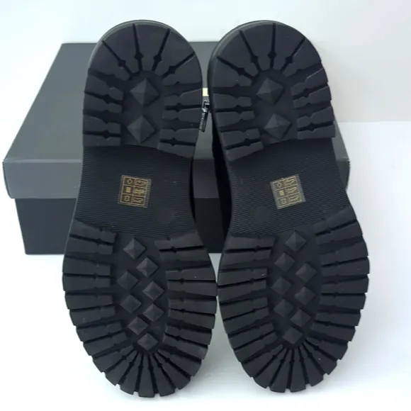 Valdini Lug Sole Suede Waterproof Black Boots  Canada Kayla size 8 LIKE NEW