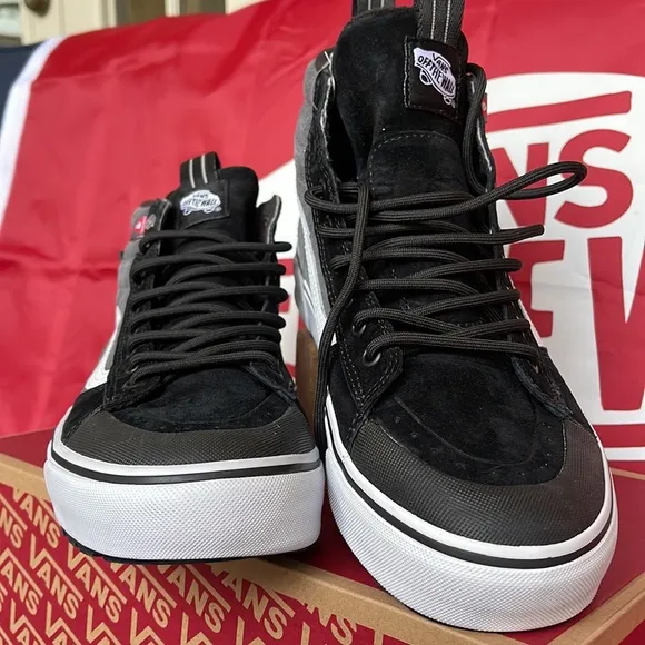 Vans WMNS Sk8-Hi Mte-2Pewter/BlackVN0A5KYCPBQ boots - sneakers