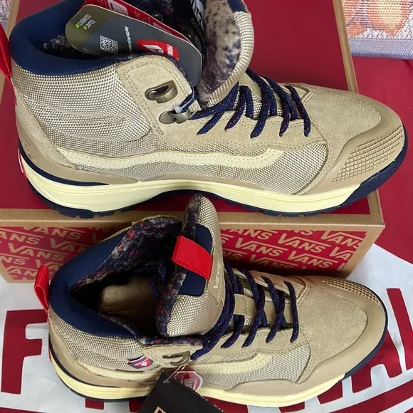 Vans WMNS Ultrarange ExoTaos TaupeVN0A4BVSYUUSneakers Boots