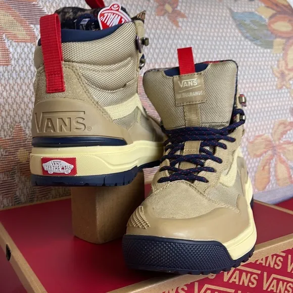 Vans WMNS Ultrarange ExoTaos TaupeVN0A4BVSYUUSneakers Boots