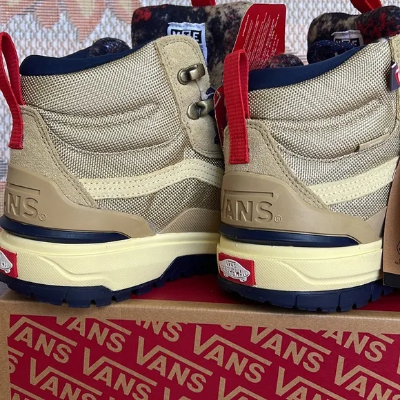 Vans WMNS Ultrarange ExoTaos TaupeVN0A4BVSYUUSneakers Boots
