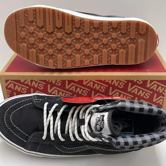 Vans Women’s Sk8-Hi Mte-1 Plaid Grey/WhiteVN0A5HZYGYW Boots Sneakers