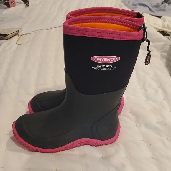 Vibrant Black and Pink Rain &amp; Snow Boots (26)