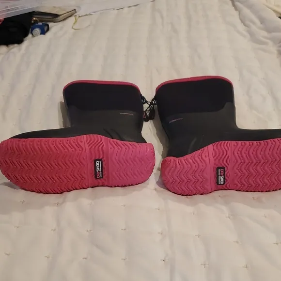Vibrant Black and Pink Rain &amp; Snow Boots (26)