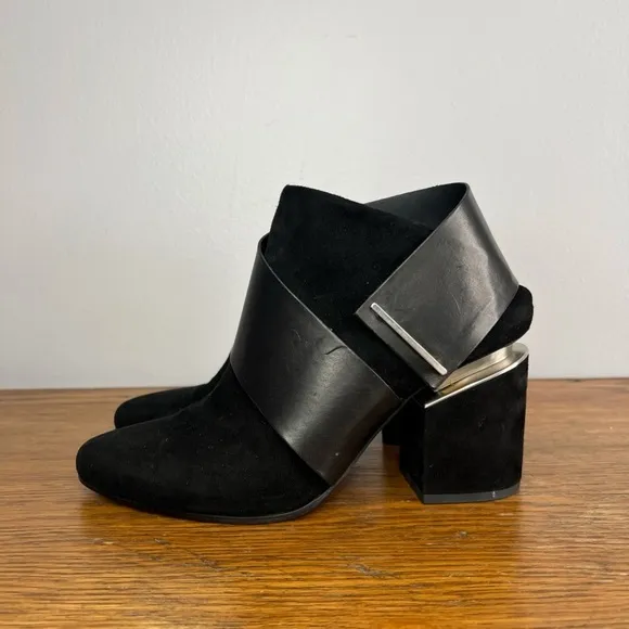VIC MATIE Size 37 • Black Suede Leather Ankle Boots.
