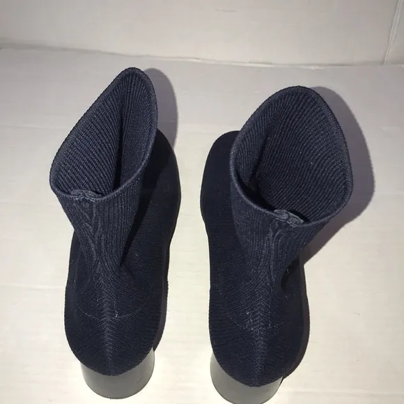 Vince Blue‎ Box Tasha Navy Boots/Booties