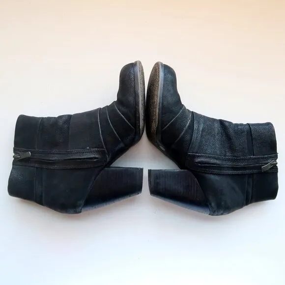 Vince Camuto Black Leather Chunky Stacked Wooden Heel Boots / Booties Size 7