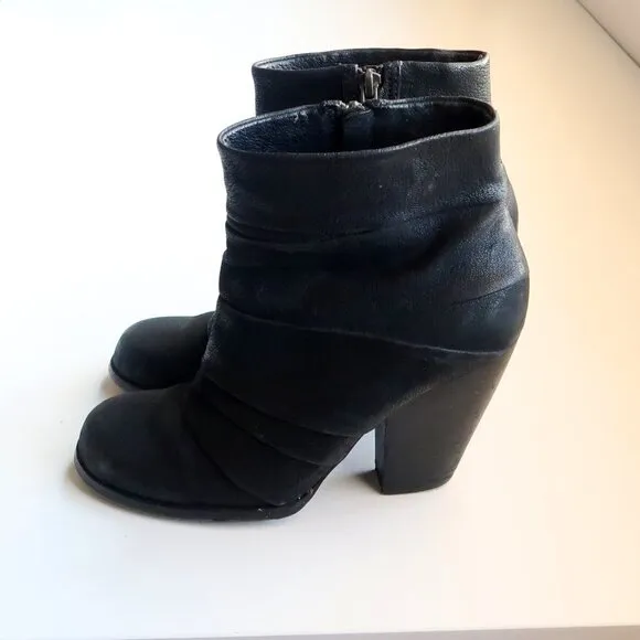 Vince Camuto Black Leather Chunky Stacked Wooden Heel Boots / Booties Size 7