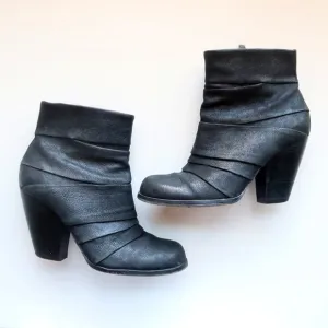 Vince Camuto Black Leather Chunky Stacked Wooden Heel Boots / Booties Size 7