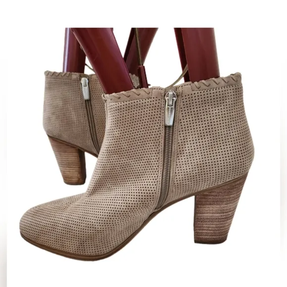 VINCE CAMUTO FERNLEE TAUPE PERFORATED SUEDE ANKLE BOOTS SIZE 12