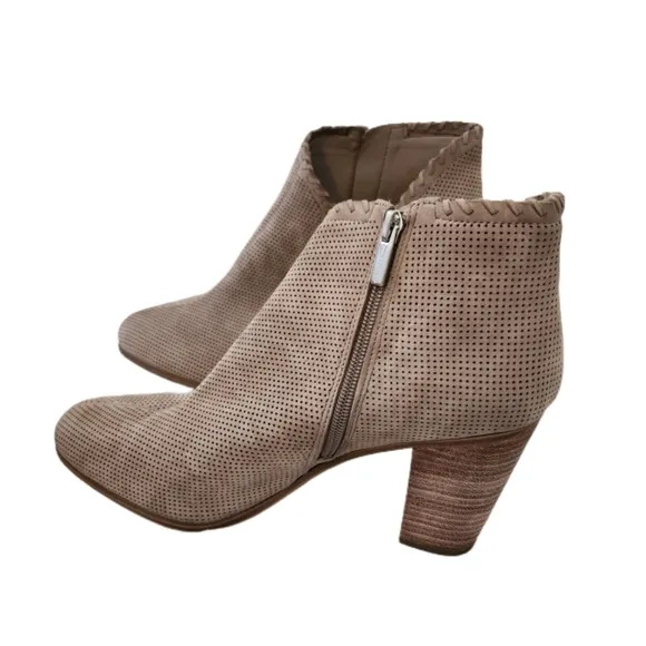 VINCE CAMUTO FERNLEE TAUPE PERFORATED SUEDE ANKLE BOOTS SIZE 12