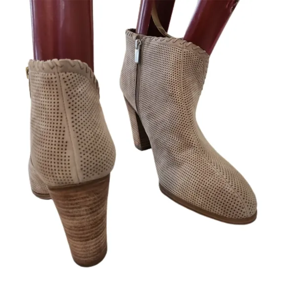 VINCE CAMUTO FERNLEE TAUPE PERFORATED SUEDE ANKLE BOOTS SIZE 12