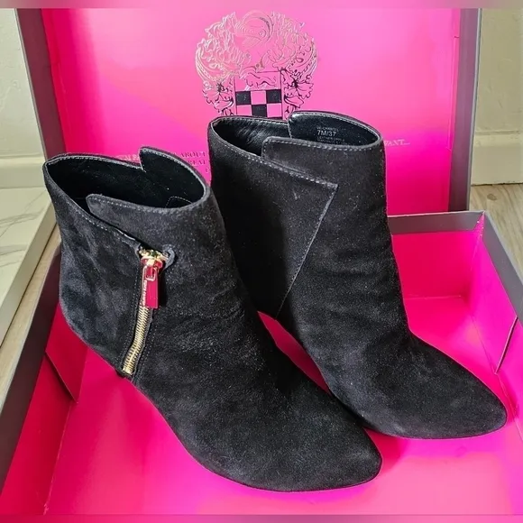 VINCE CAMUTO heeled boots Size 7M with box