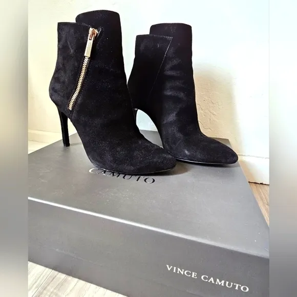 VINCE CAMUTO heeled boots Size 7M with box