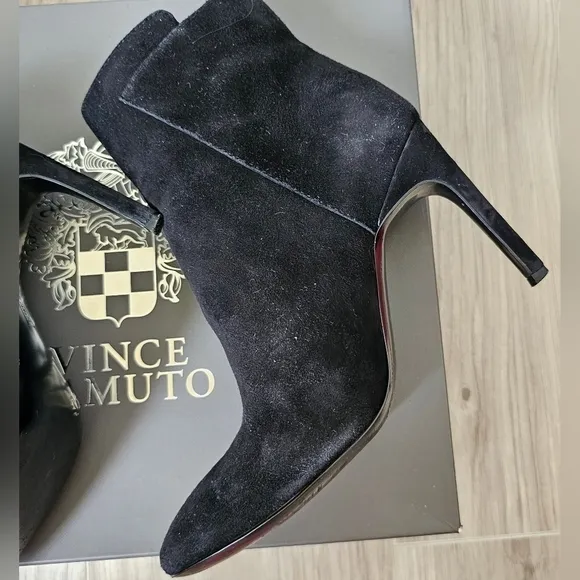 VINCE CAMUTO heeled boots Size 7M with box