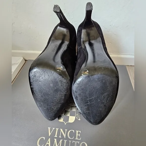 VINCE CAMUTO heeled boots Size 7M with box