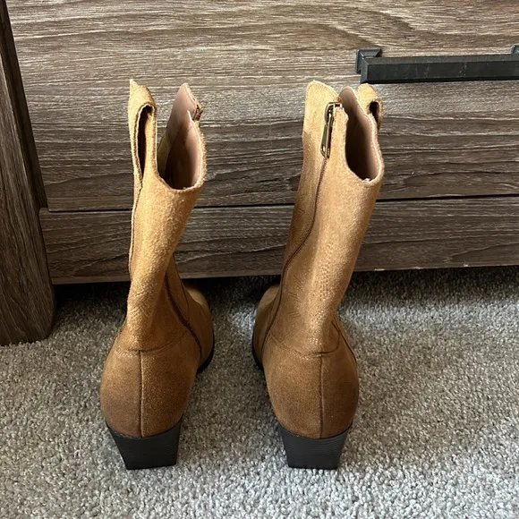 VINCE CAMUTO LEATHER SUEDE BOOTS SIZE 8 1/2 WORN ONCE