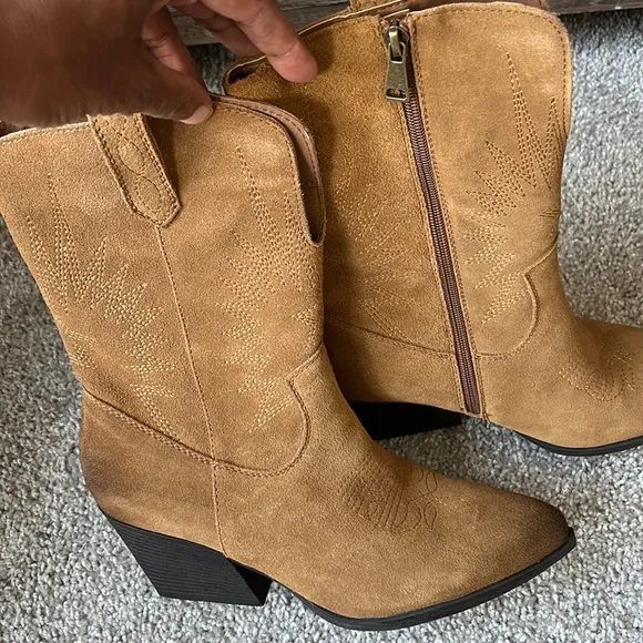 VINCE CAMUTO LEATHER SUEDE BOOTS SIZE 8 1/2 WORN ONCE