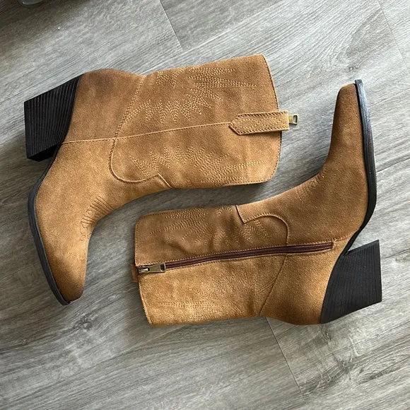 VINCE CAMUTO LEATHER SUEDE BOOTS SIZE 8 1/2 WORN ONCE