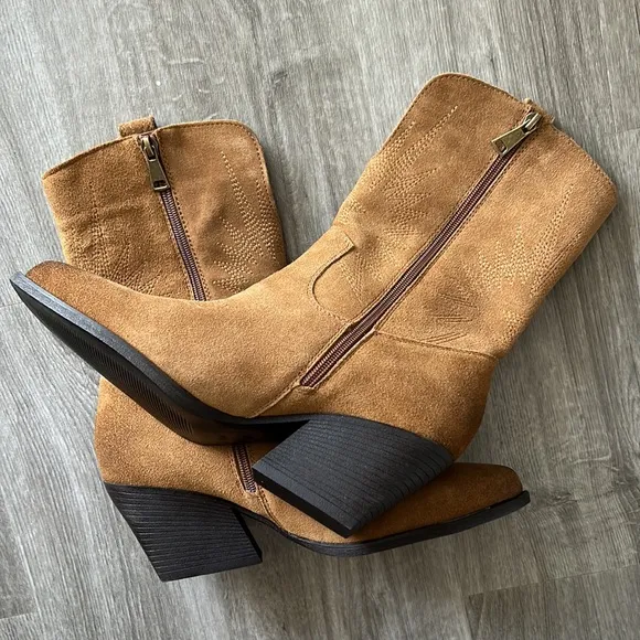 VINCE CAMUTO LEATHER SUEDE BOOTS SIZE 8 1/2 WORN ONCE