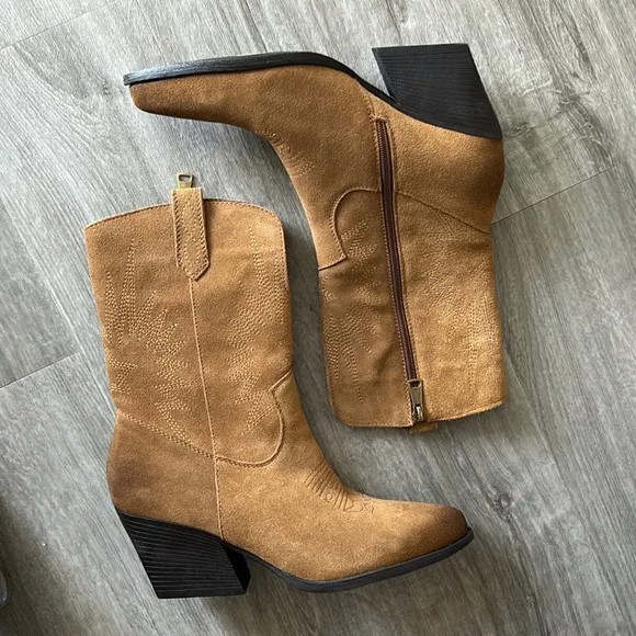 VINCE CAMUTO LEATHER SUEDE BOOTS SIZE 8 1/2 WORN ONCE
