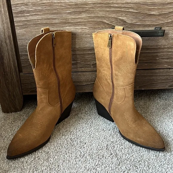 VINCE CAMUTO LEATHER SUEDE BOOTS SIZE 8 1/2 WORN ONCE