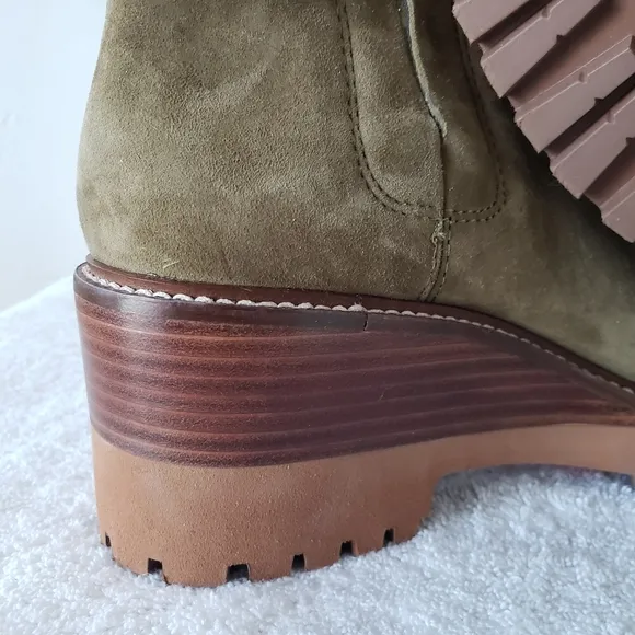 Vince Camuto suede womens dark green color boots size 9,5