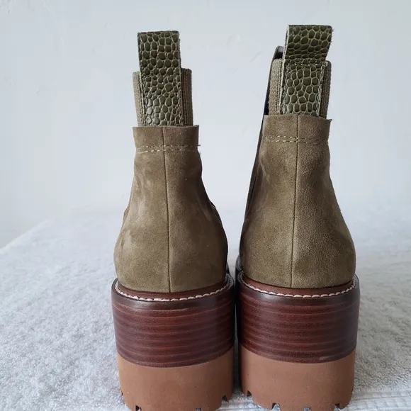 Vince Camuto suede womens dark green color boots size 9,5
